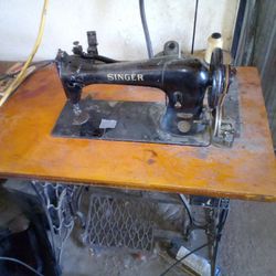 Singer Sowing Machine/ Table 