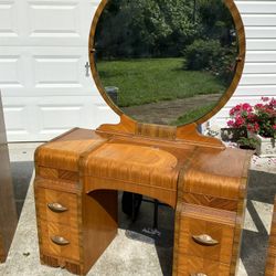 5 Pc Antique Bedroom Set