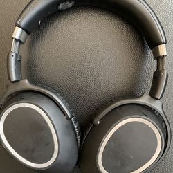 Sennheiser PXC 550 Noise Canceling Headphones 