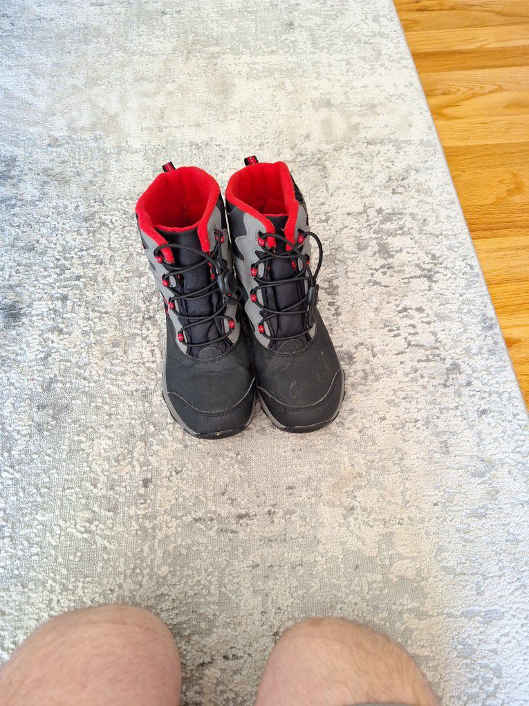 Merrell Kids Snow Boots. Size 4