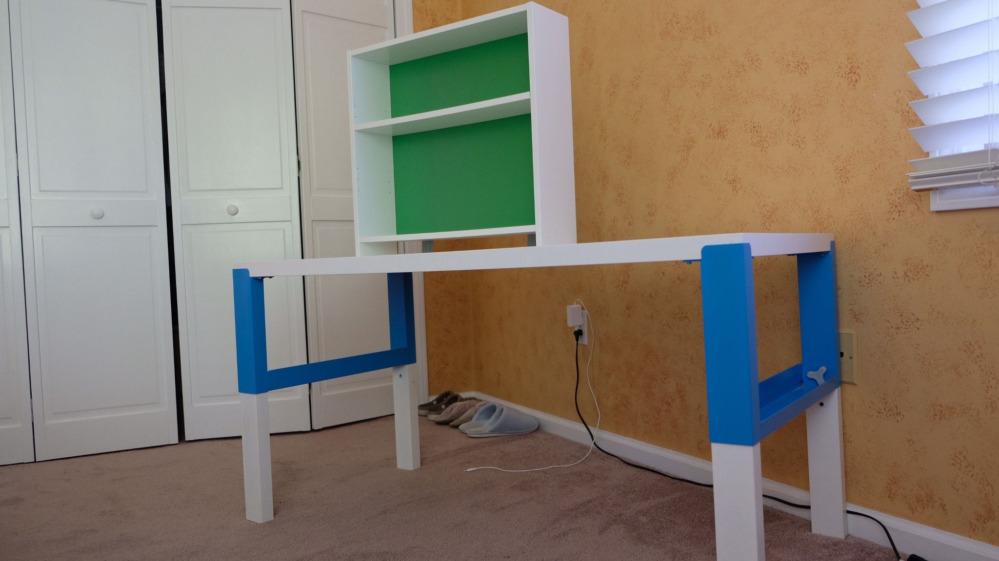 Kid Height Adjustable Desk With Bookshelf 