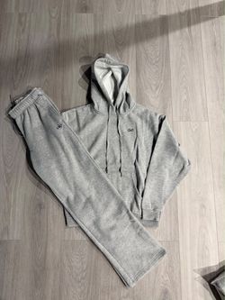 Grey Alo Set, Size Large and brand new in bags with tags