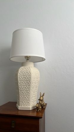 Vintage Textured Ceramic Table Lamp