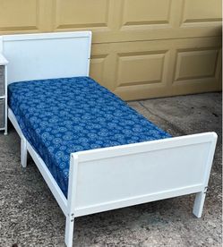 Toddler bed