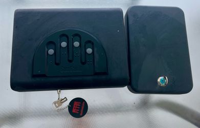 GunVault Pistol Safes with Key