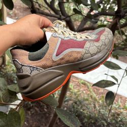 GUCCI SNEAKERS SIZE 38 (AUTHENTIC)
