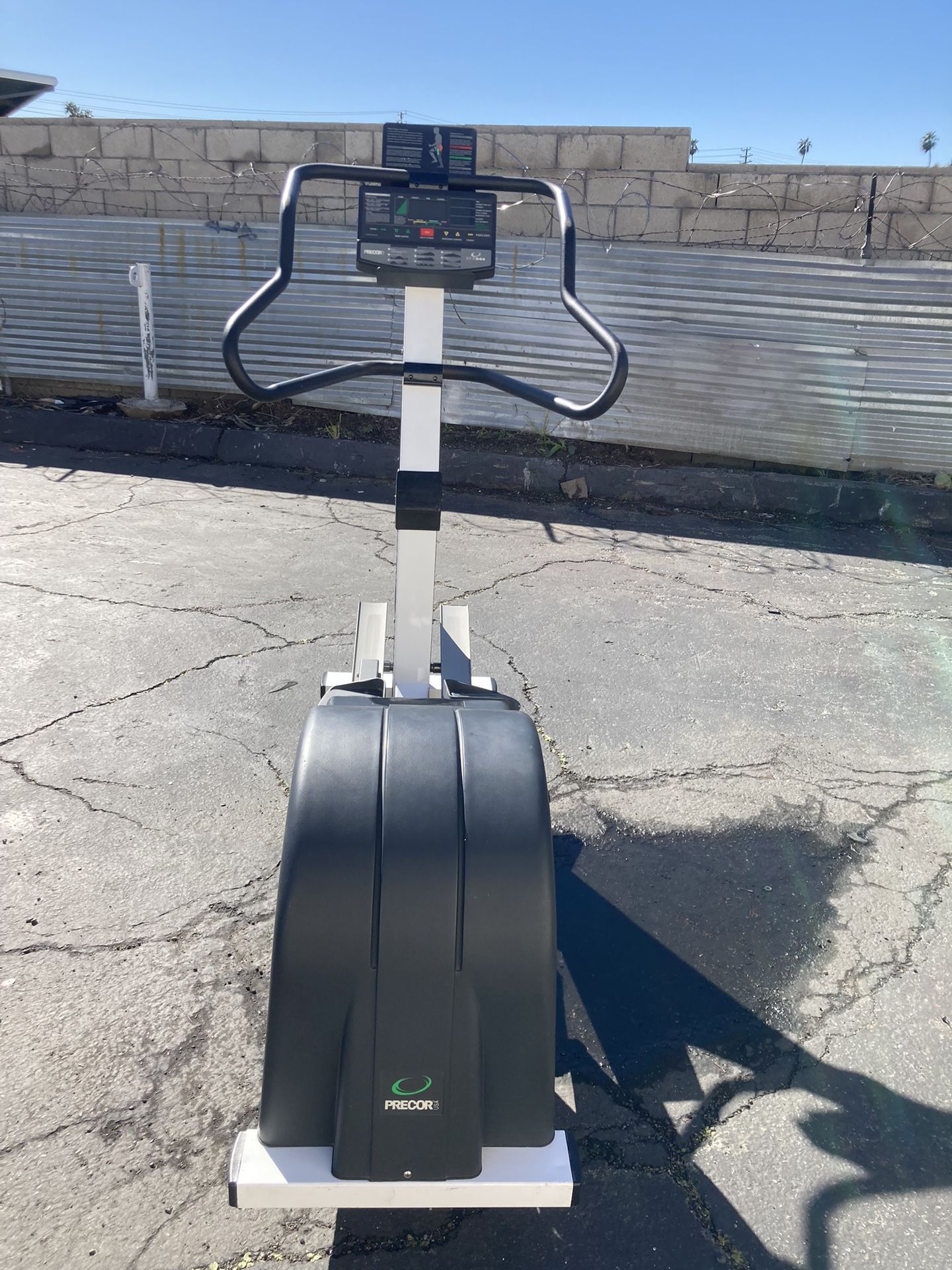 PRECOR 544 EFX With Incline for Sale in Riverside, CA OfferUp