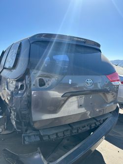 Toyota sienna tailgate liftgate