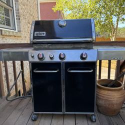 Weber (NATURAL GAS) Genesis 330 with 3 Burners, Sear Station, and Separate Side Burner. Includes cover.