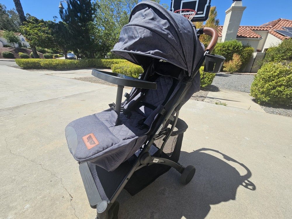 Lightweight portable carry-on stroller
