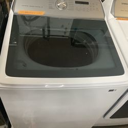 Samsung 5.2 Cu Ft Top Load Washer and 7.4 Cu Ft Vented Gas Dryer Set in White 