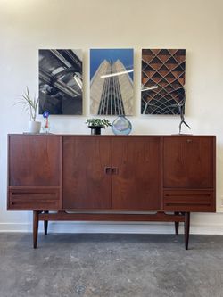 Stunning Danish Modern sideboard by Ejvind A. Johansson