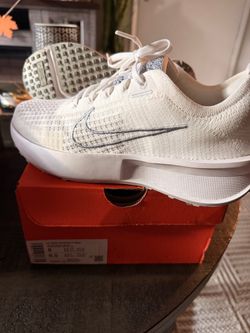 Nike women 8 adidas women 8