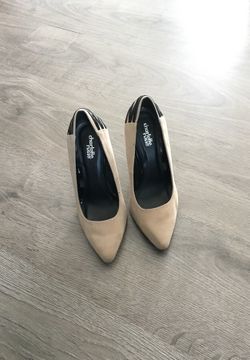 Nude high heeled pumps - size 7