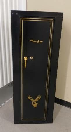 American Classics Gun Safe - Metal cabinet with key
