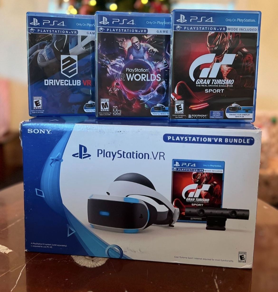 PlayStation VR Bundle With 3 Games - As Close To NEW as you will find without buying new! Pick Up In SLW/Torino Area