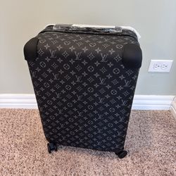 Louis Vuitton Horizon 55 style suitcase roller bag carry on