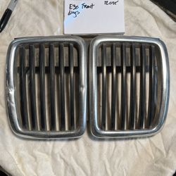 Used BMW E30 front center grill, still usable,