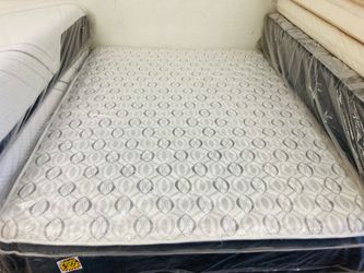 Queen PILLOWtop mattress