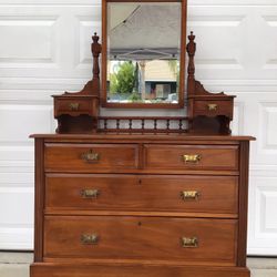 ANTIQUE DRESSER