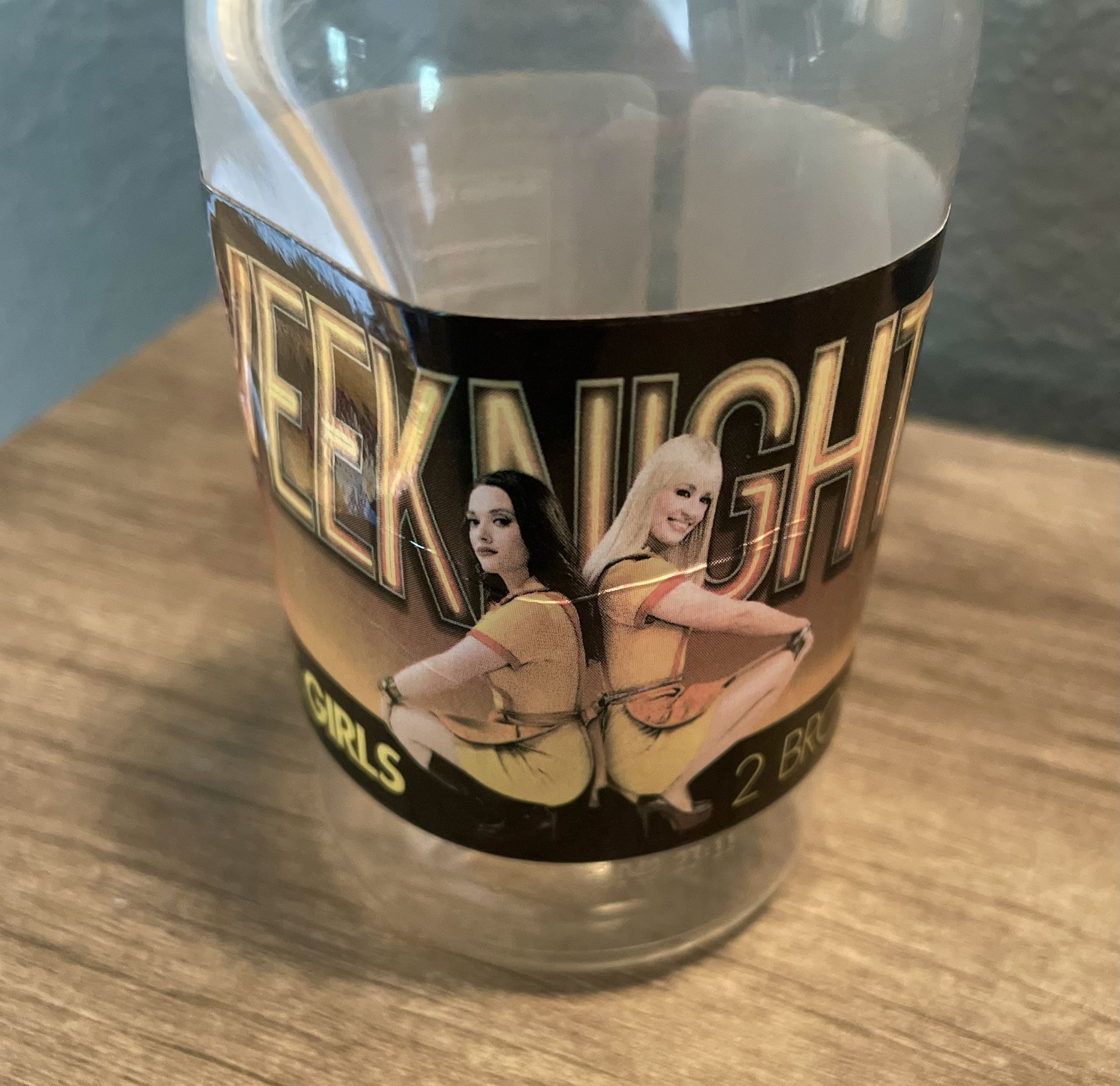 Two Broke Girls Final Season (Season 6)Cast & Crew Set Water Bottles