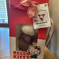 Hello Kitty Stitch & Story Crochet Kit - Reindeer Amigurumi 