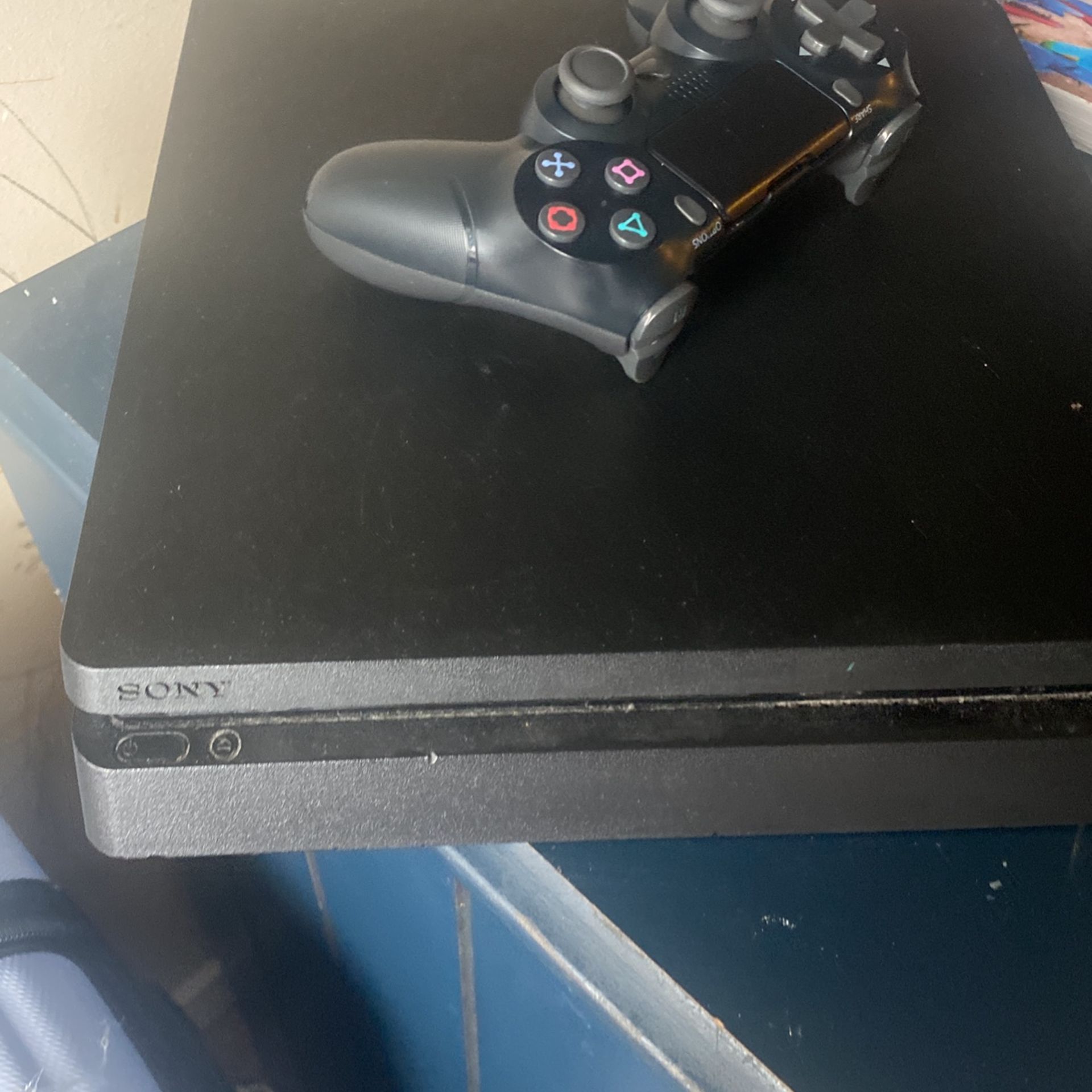 Playstation 4 with Controllers (Safe Mode)