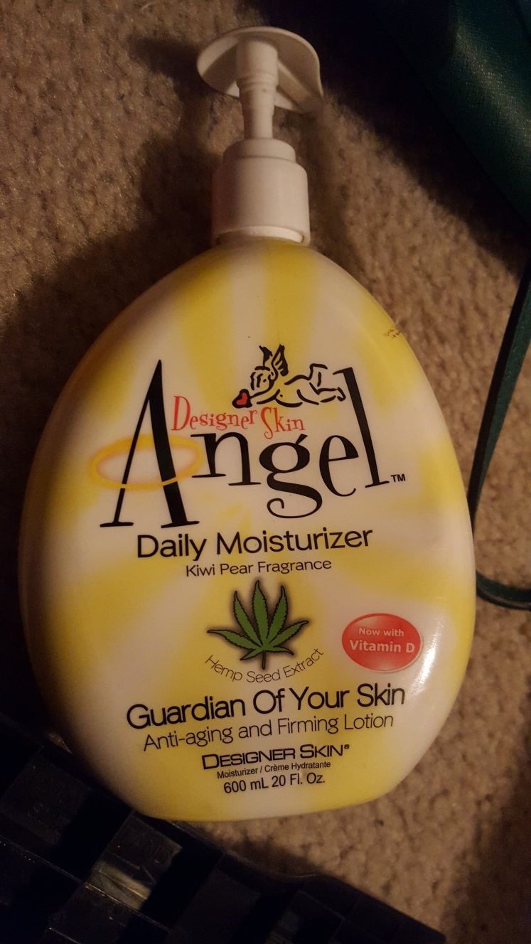 Moisturizing lotion tanning bed