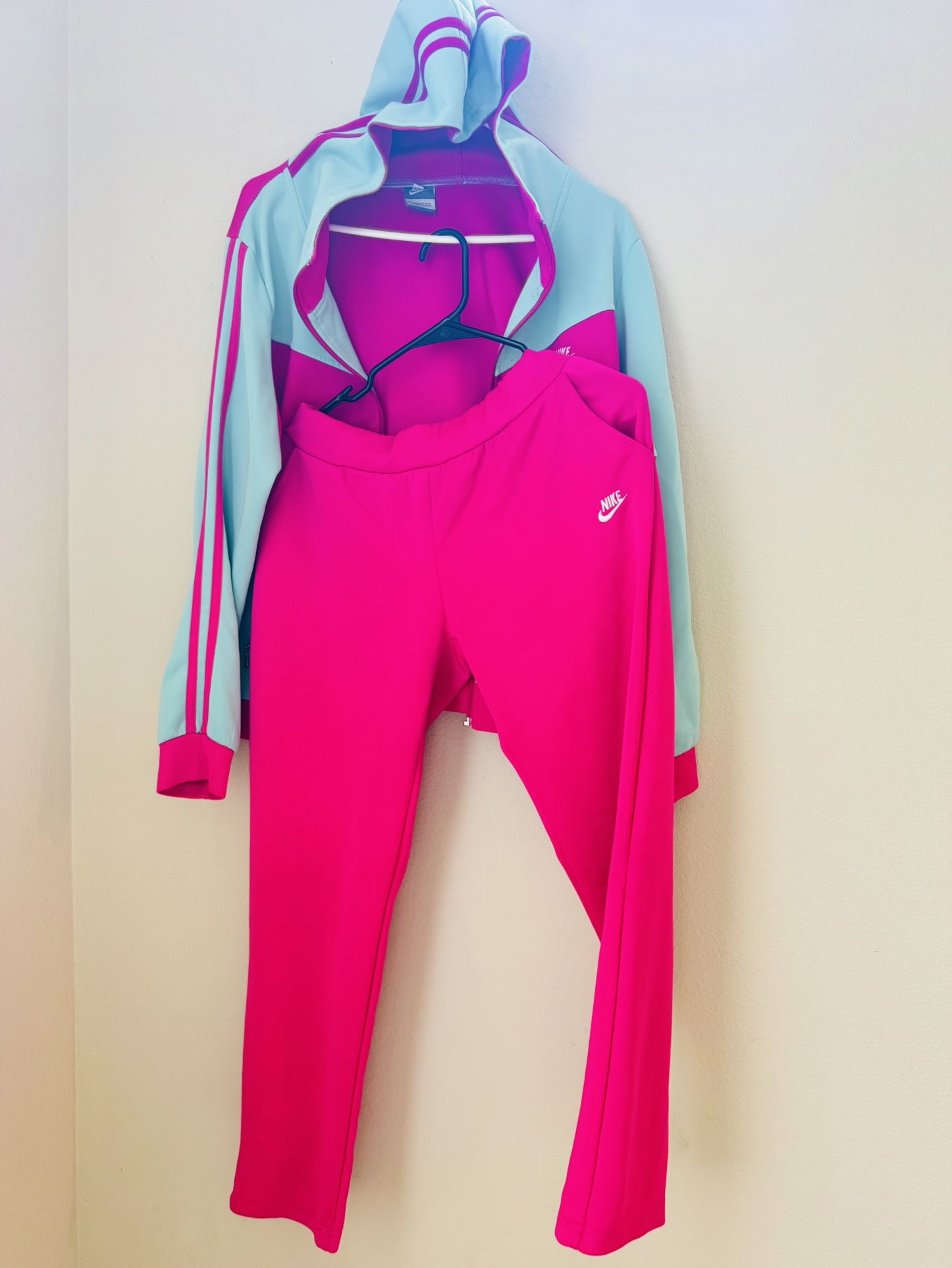 sport suits Nike brand for women