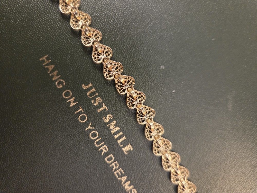 14k Solid Gold Filigree Hearts Braclet 7 Inches Long 8.47g
