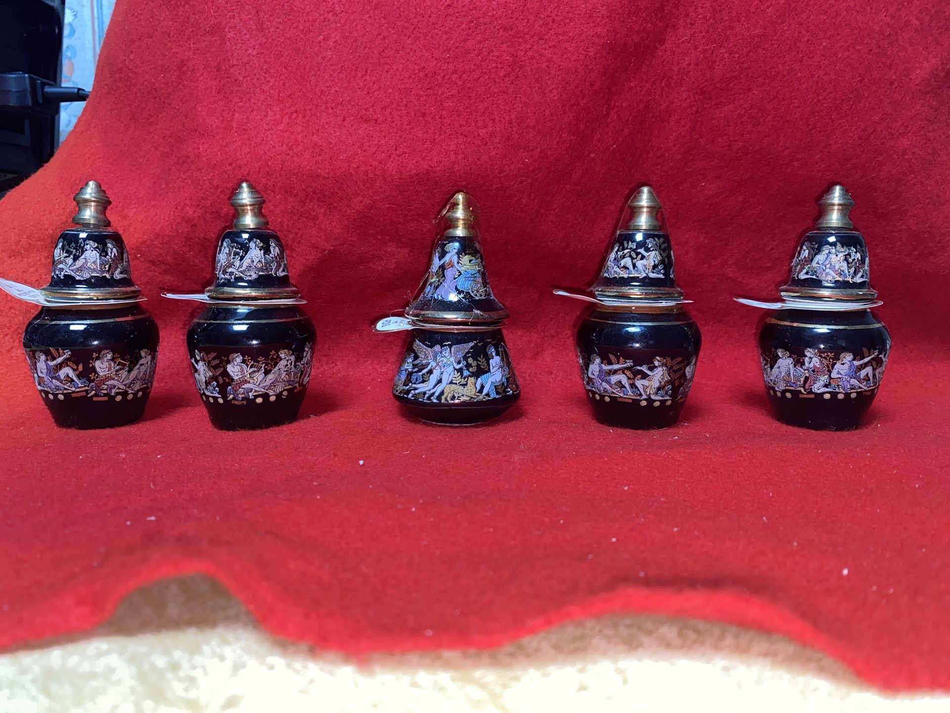 Set of 5 1.5-2.5 Inch 5 Oil/Cream 24k Gold Ceramic Vase Collectibles (read description)