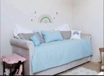 Twin Size Day Bed With Storage Drawer . Barely Used