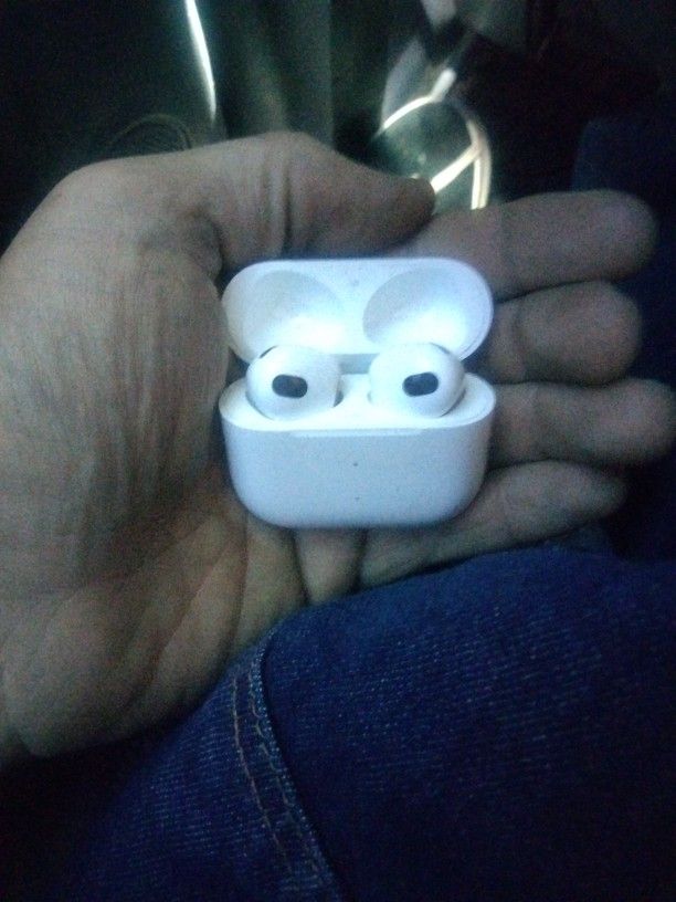 Apple Airpods Gen 3 With Case