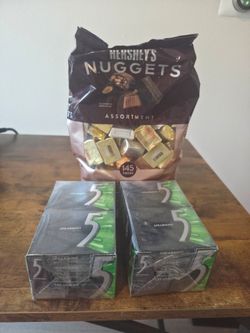 Sealed Candy & Gum Bundle – Hershey’s Nuggets + 5 Gum Spearmint