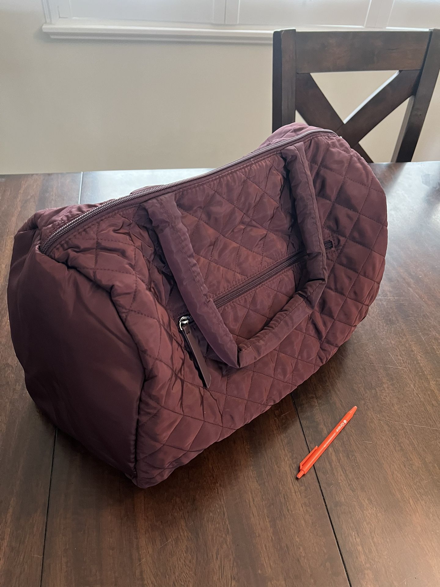 Brand New DSW Exclusive Puffy Weekender Maroon Bag Great For Gym