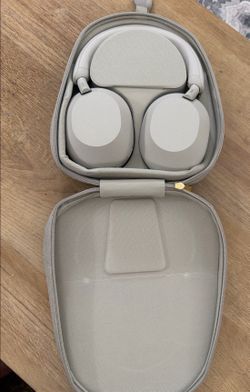 Sony WH-1000XM5 Noise Cancelling headphone