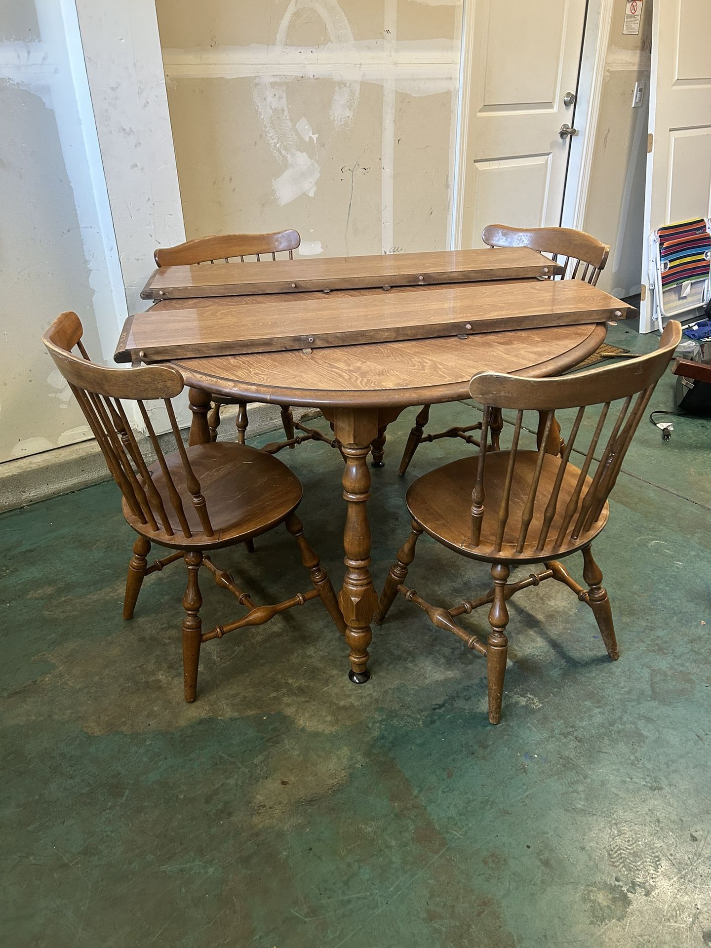 Beautiful 5 Peice Windsor Dining Set