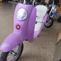Razor Girls Bike (Great Condition)
