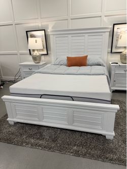 Solid white queen panel bed