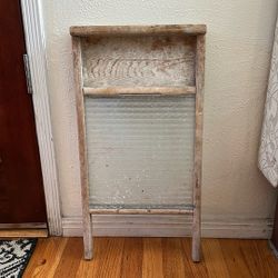 Vintage washboard with glass