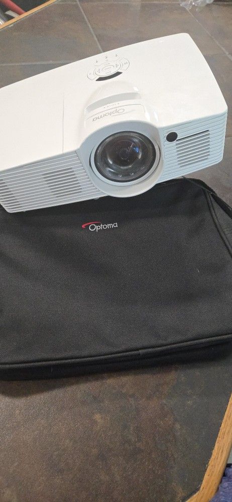 Optoma GT1080 3D DLP SHORT THROW Projector