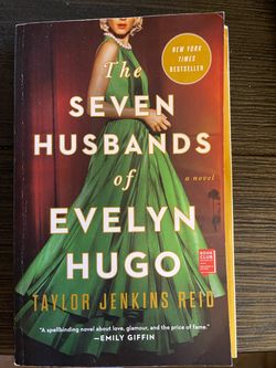 Paperback Book The Seven Husbands of Evelyn Hugo