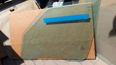 Land Rover range Rover 03-04 ? 05 - 07?  drivers side glass window left hand driver's lh
