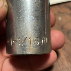 Vintage Hinsdalle 1 1/16" Socket 12 Point 1/2" Drive Model SR34