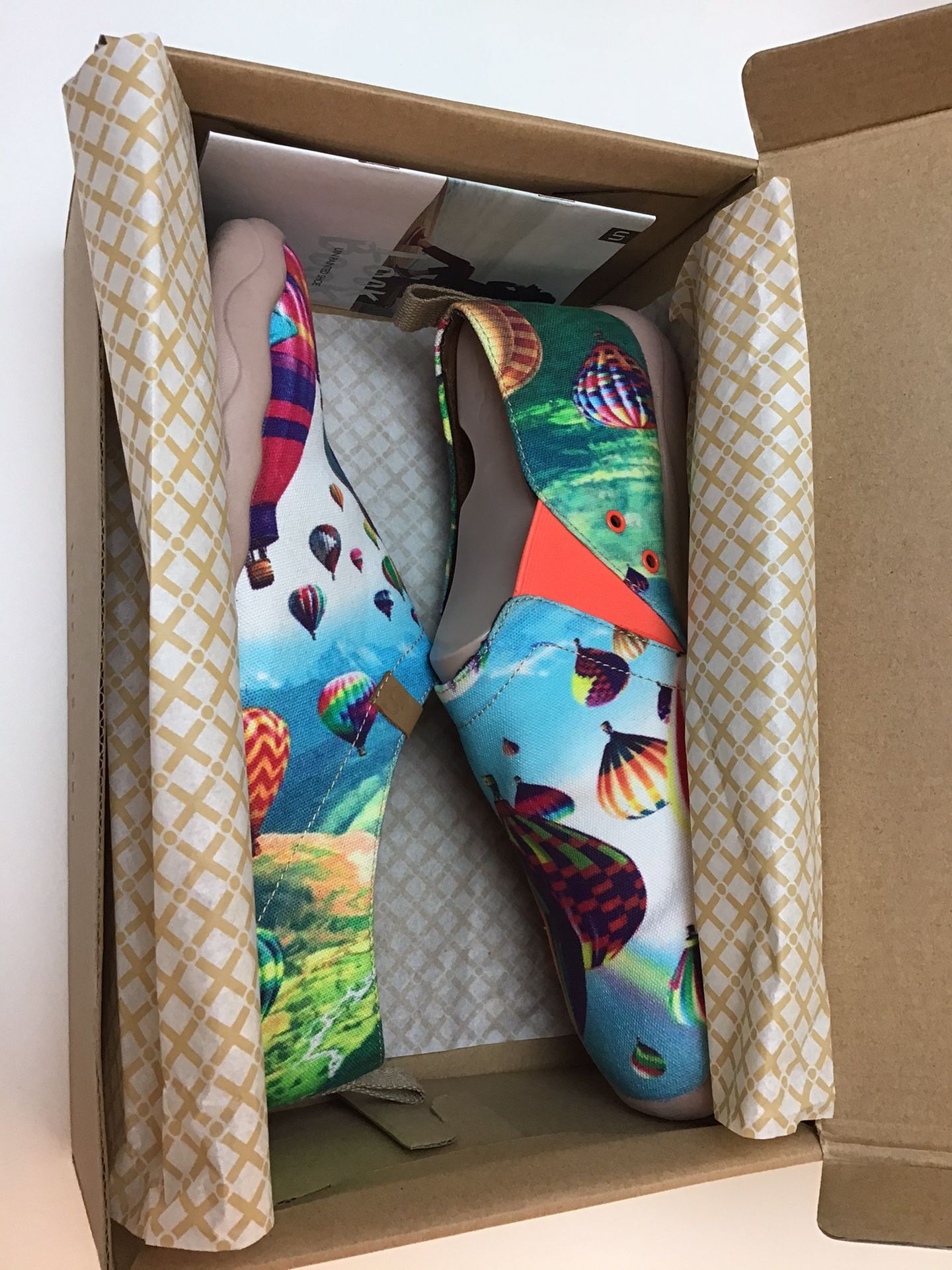 UN Art shoes hot air balloons women’s 9