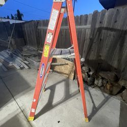 4FT WERNER PLATFORM LADDER 