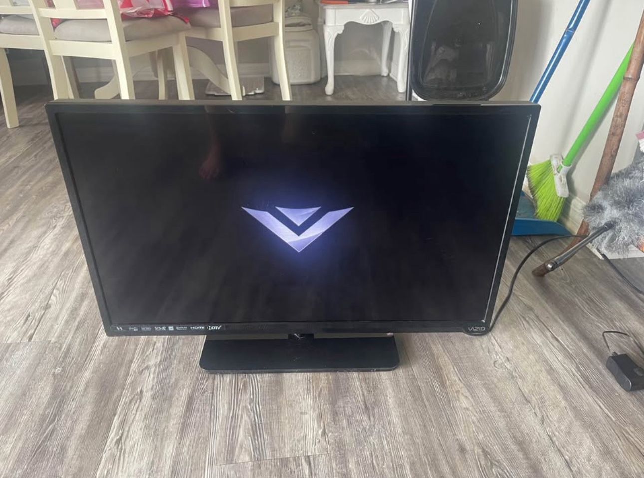 Vizio E320-A0 32-inch 720p LED Smart TV