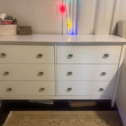 6 Drawer dresser - Good Condition