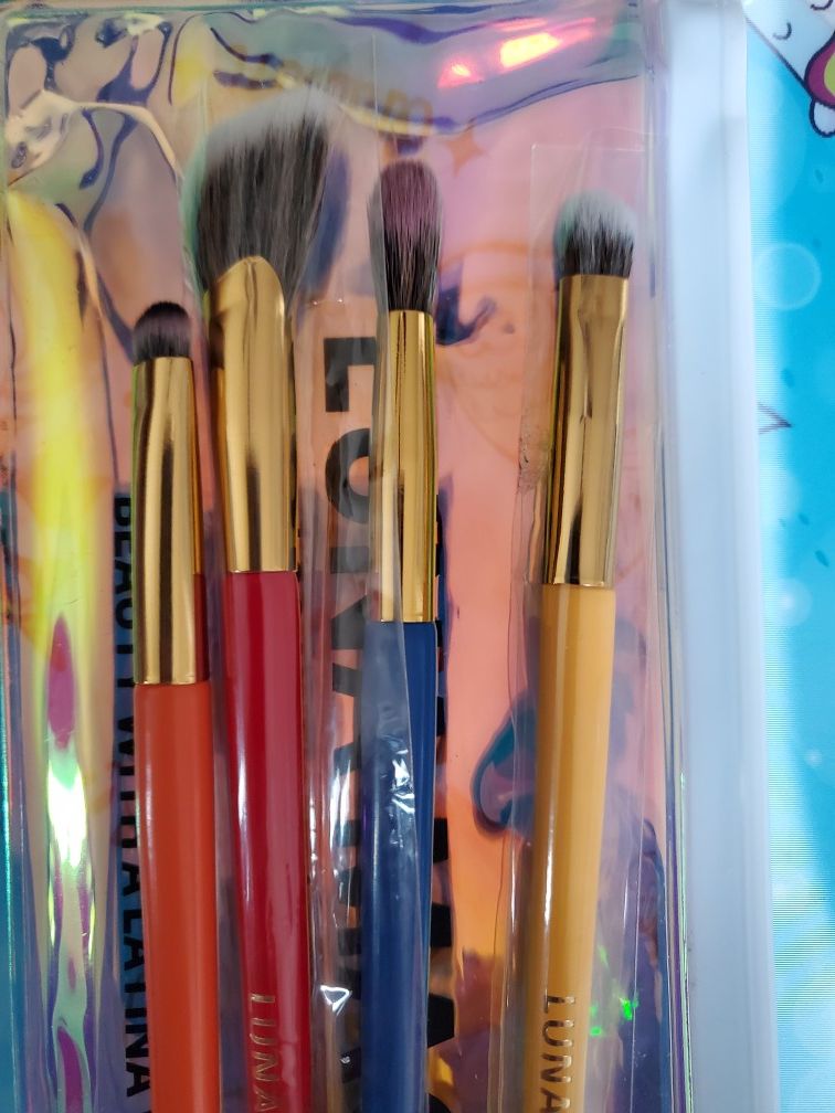 Makeup brushes