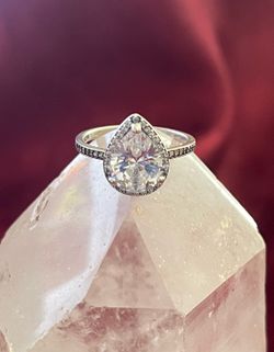 Pandora Sparkling Teardrop Halo Ring S925